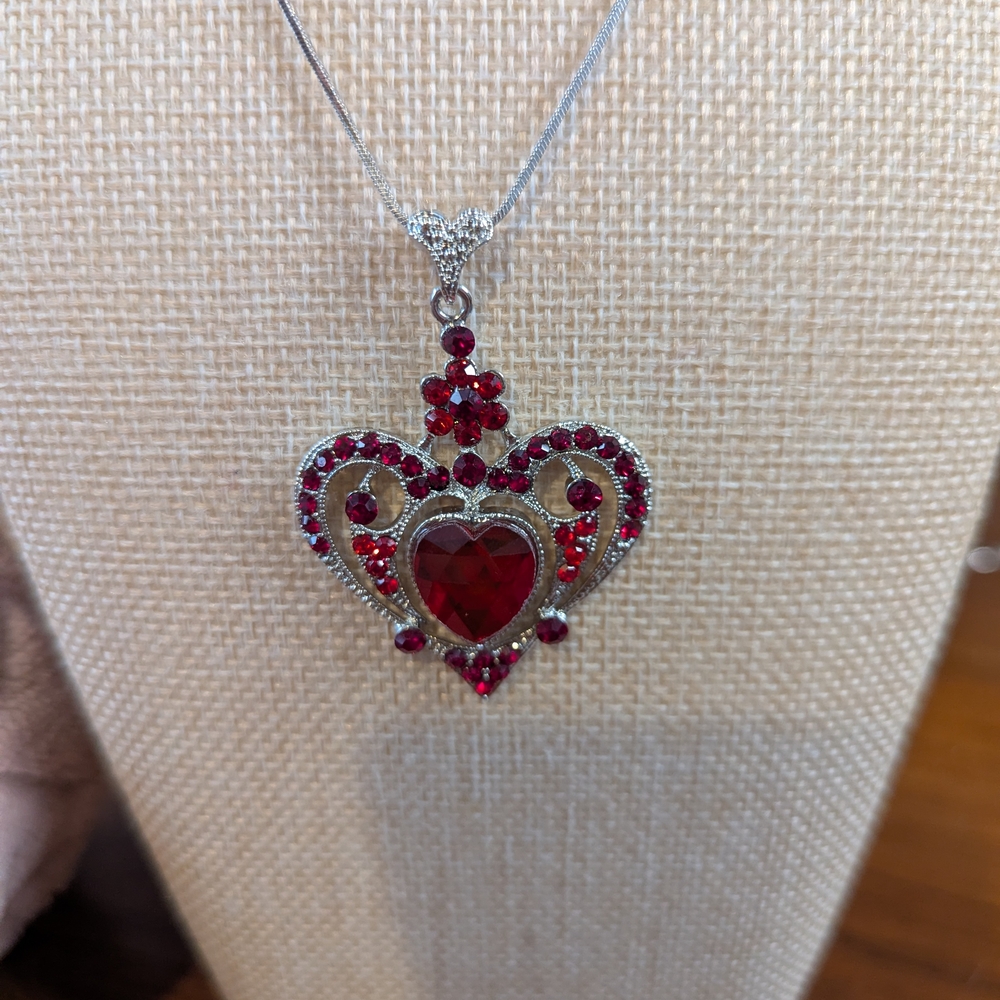 Elegant Red Heart Pendant Necklace